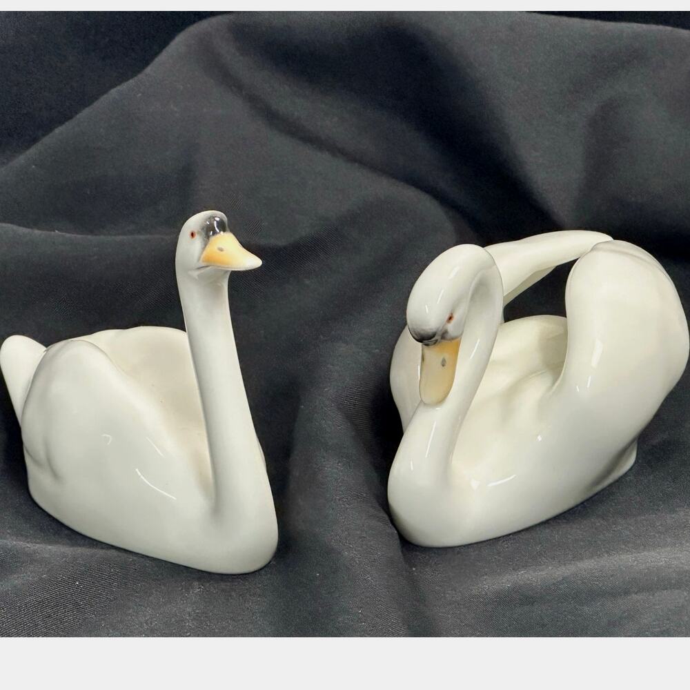 Noritake Studio Collection Bone China Pair of Swan Figurines-Exquisite